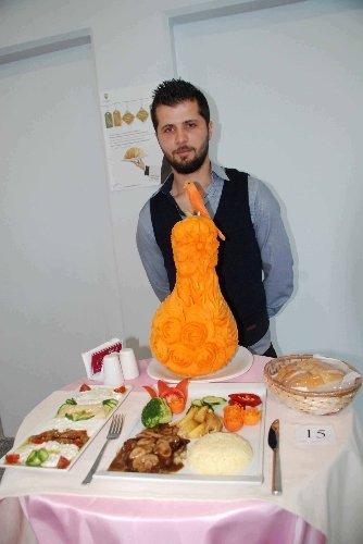 MKÜ öğrencileri yemek yarışmasında parmak ısırttı