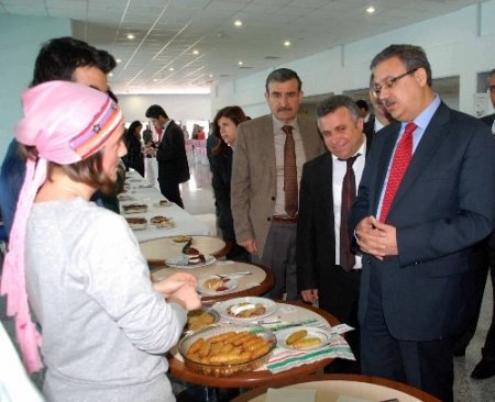 MKÜ öğrencileri yemek yarışmasında parmak ısırttı