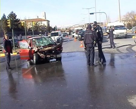 Mobeseye Yansıyan Kazada 1 Kişi Öldü, 4 Kişi Yaralandı