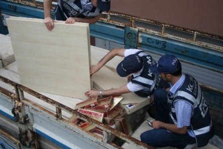 Mobilya arası kaçak sigara sevkiyatı