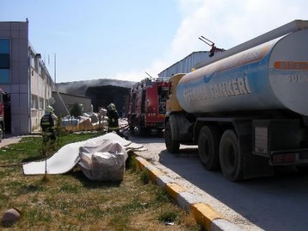 Mobilya Üretim Tesislerindeki Yangında 1 Kişi Ağır Yaralandı