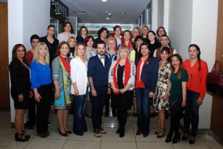 Modacı Erdemoğlu'ndan kadınlara iş görüşmesinde koyu renk tavsiyesi