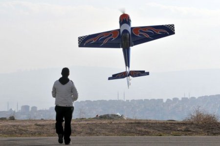 Model uçak tutkunları Keçiören'de yarıştı