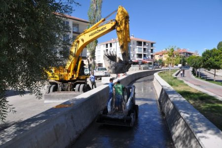 Mogan ve Eymir arasındaki kanal temizlendi