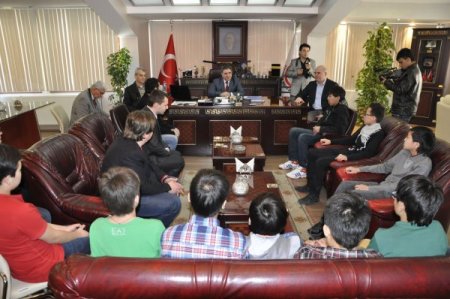 Moğol öğrenciler, Başkan Özdemir’i ziyaret etti