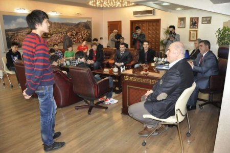 Moğol öğrenciler, Başkan Özdemir’i ziyaret etti