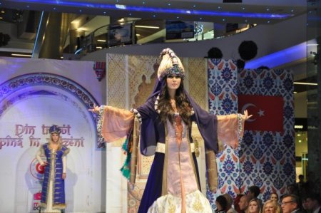 Moldova'da Osmanlı kıyafetleri defilesi
