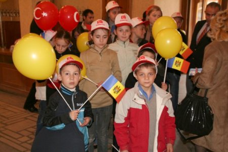 Moldova’daki Türk İşadamları, 23 Nisan'da Yetimleri Sevindirdi