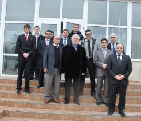 Moldova'nın eski cumhurbaşkanı Türk okulunu ziyaret etti