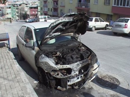 Molotoflu Terörist, Arabayı Böyle Ateşe Verdi