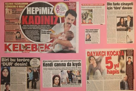 'Mor iz'le gazete küpürlerine yanısyan kadına şiddet haberleri sergileniyor