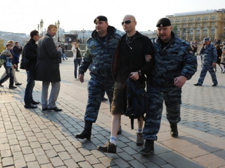 Moskova Polisi Dazlaklara Göz Açtırmadı: 100 Kişi Gözaltına Alındı