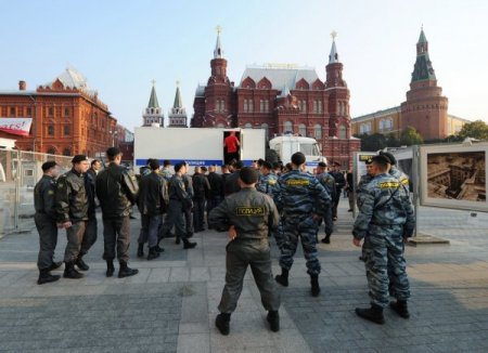 Moskova Polisi Dazlaklara Göz Açtırmadı: 100 Kişi Gözaltına Alındı