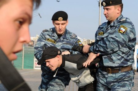 Moskova Polisi Dazlaklara Göz Açtırmadı: 100 Kişi Gözaltına Alındı