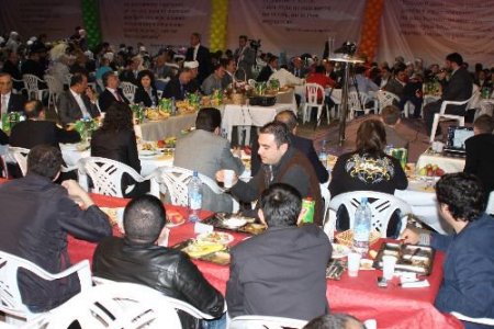 Moskova Ramazan Çadırında Türkler Sofralarını Engelli Ve Gazilerle Paylaştı