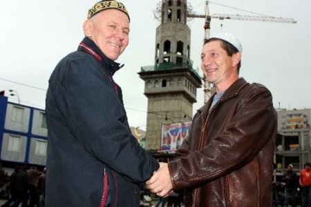 Moskova'da 50 Bin Kişi Sokakta Bayram Namazı Kıldı