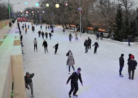 Moskova’da Avrupa’nın En Büyük Buz Pisti Açıldı