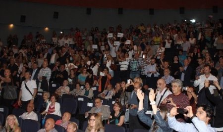 Moskova’da Nazım Hikmet konserinde Gezi Parkı protestosu