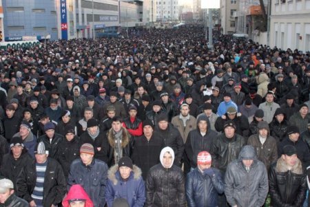 Moskova’da On Binler “çadır Cami’de” Bayram Namazı Kıldı