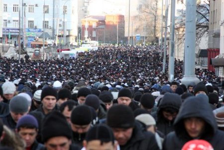 Moskova’da On Binler “çadır Cami’de” Bayram Namazı Kıldı