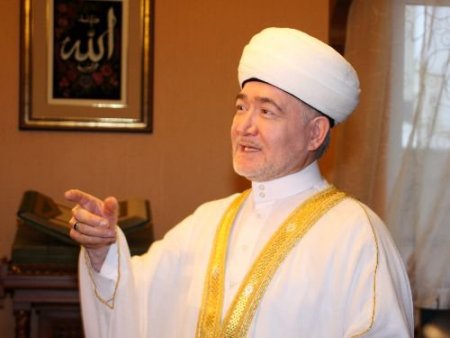 Moskova'da On Binler Sokakta Bayram Namazı Kıldı