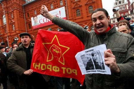 Moskova’da Polis Muhalif Lider Limonov’la Birlikte 100 Kişiyi Göz Altına Aldı