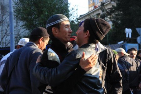 Moskova’da Sokakta Bayram Coşkusu; Yüz Binler Barış İçin Dua Etti