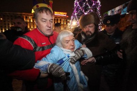 Moskova'da Yılbaşında İzinsiz Gösteri: 50 Kişi Gözaltına Alındı