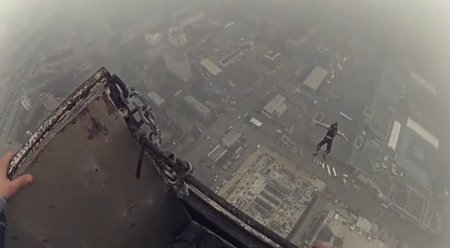 Moskova’da yürekleri ağıza getiren atlayış kamerada