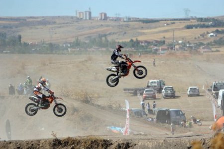Motokros şampiyonası Başkent’te başladı