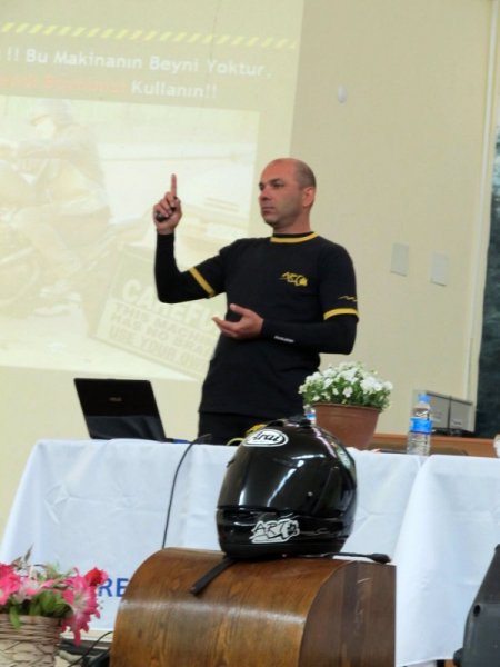 Motorculara 'Kaskımla Güvendeyim Trafik Eğitim Projesi' Semineri