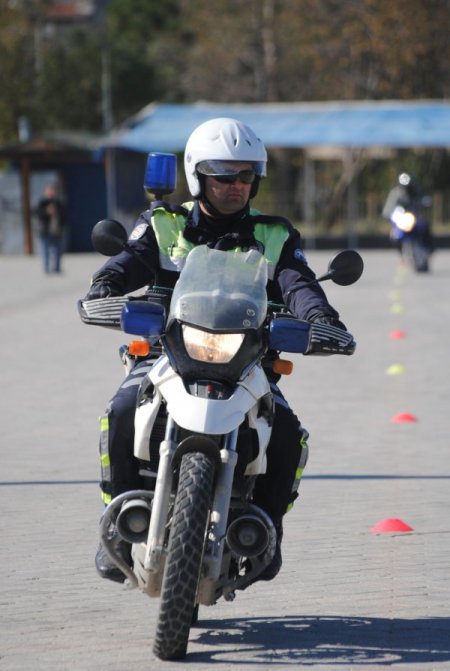 Motorlu Polisler İleri Sürüş Eğitimi Alıyor