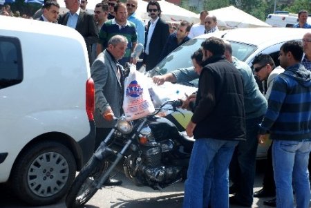 Motosiklet sürücüsü dengesini kaybetti: 2 yaralı