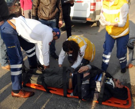 Motosiklet sürücüsü ölümden döndü