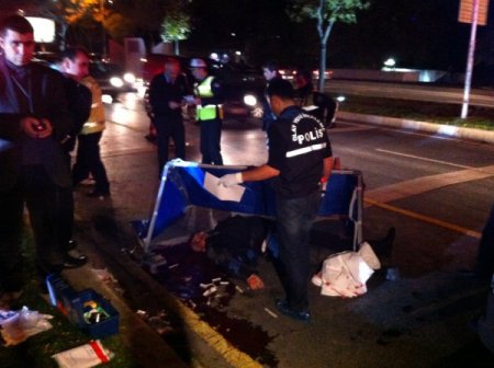 Motosiklet yayaya çarptı: 1 ölü, 1 ağır yaralı