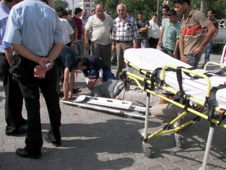 Motosikletin Çarptığı Şahıs Ağır Yaralandı