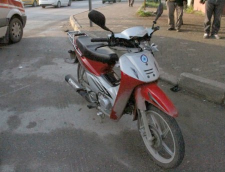 Motosikletle otomobil çarpıştı: 1 yaralı