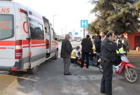 Motosikletle otomobil çarpıştı: 1 yaralı