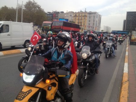 Motosikletlerini Cumhuriyet için sürdüler