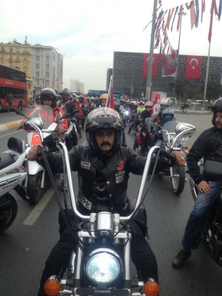 Motosikletlerini Cumhuriyet için sürdüler