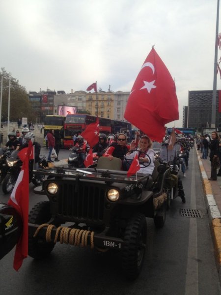 Motosikletlerini Cumhuriyet için sürdüler