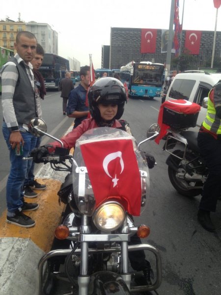 Motosikletlerini Cumhuriyet için sürdüler