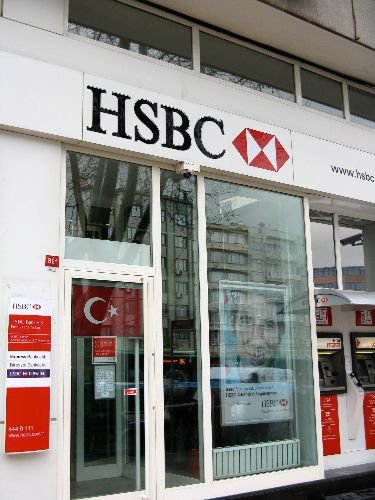 Motosikletli Banka Soyguncuları, 20 Bin Lira Alıp Kayıplara Karıştı