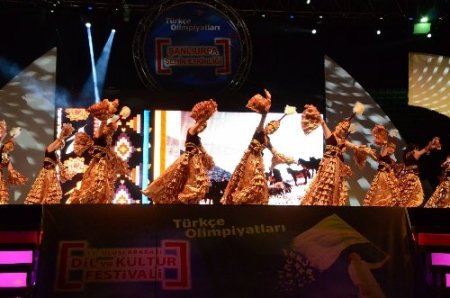 Mozambikli öğrenciler Şanlıurfa'da sıra gecesi düzenleyip çiğköfte yoğurdu