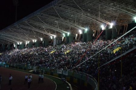 Mozambikli öğrenciler Şanlıurfa'da sıra gecesi düzenleyip çiğköfte yoğurdu