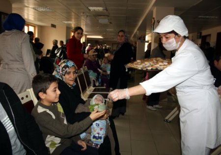 Muayene sıranızı beklerken çay ve kek alır mısınız? (Özel)