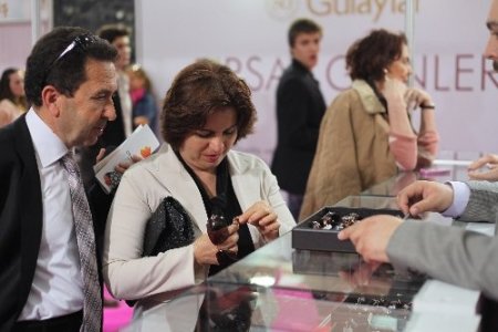 Mücevher fuarı kapılarını anneler için açıyor