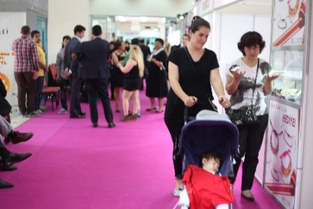 Mücevher fuarı kapılarını anneler için açıyor