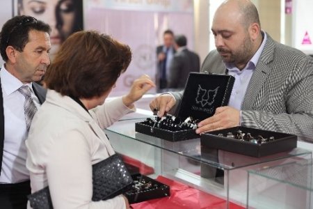 Mücevher fuarı kapılarını anneler için açıyor