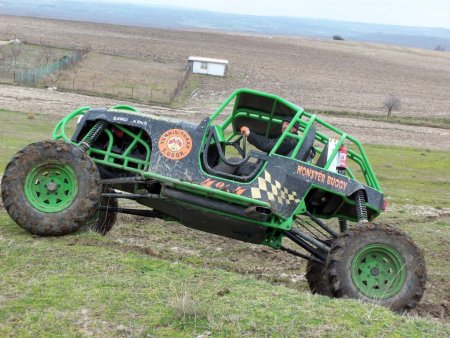 Mucit motorsiklet tamircisi kendi arazi aracını üretti